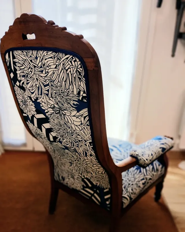 Fauteuil Napoléon III en tissu graphique noir & blanc