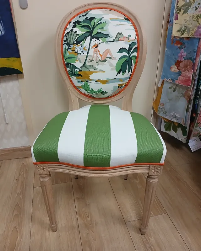 Chaise médaillon Louis XVI — décor tropical