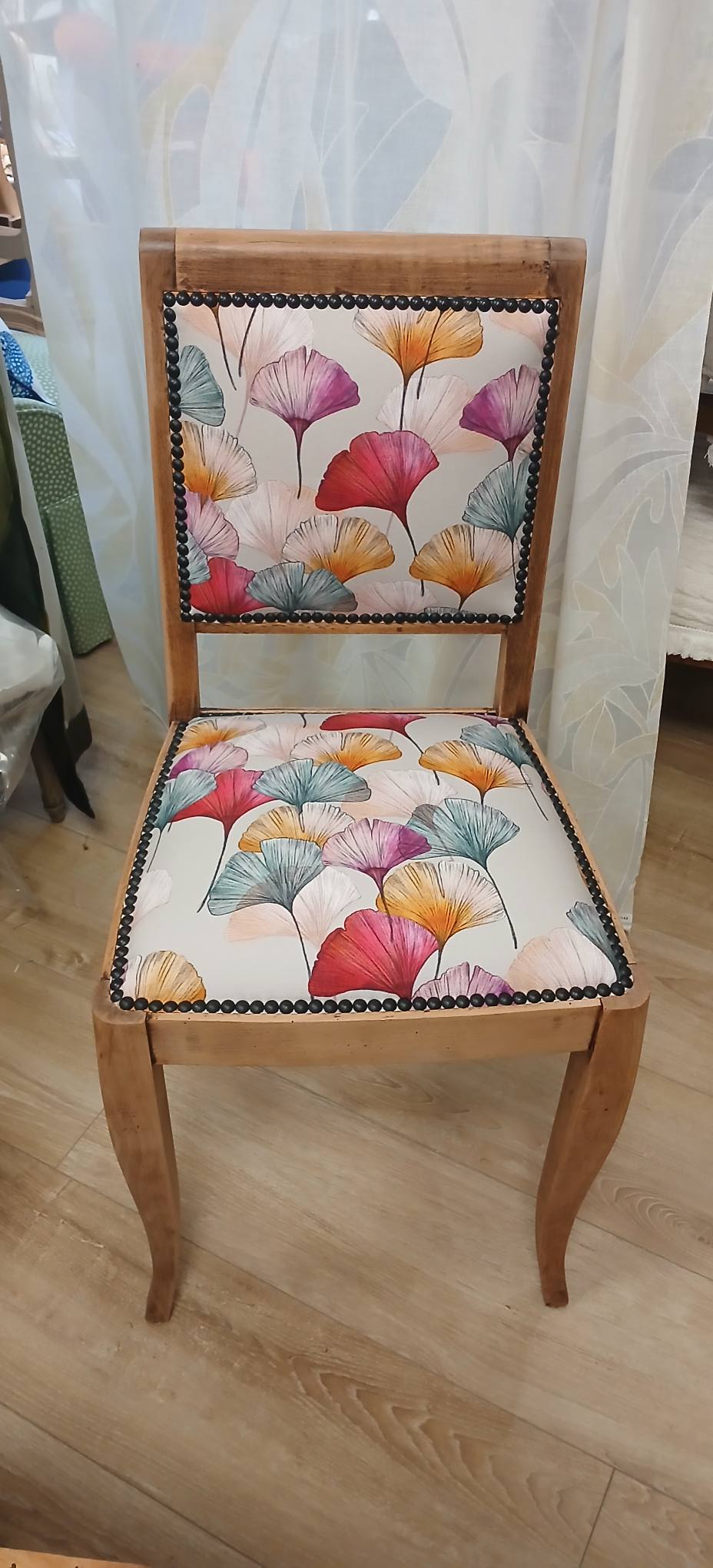 Chaise motif ginkgo